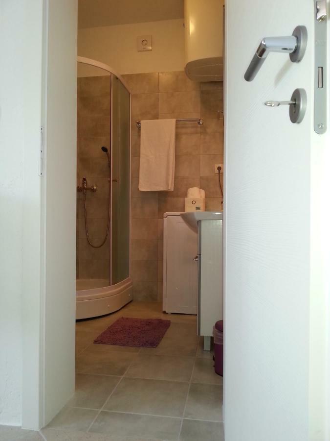 Studio Apartment Luce Marina Bagian luar foto