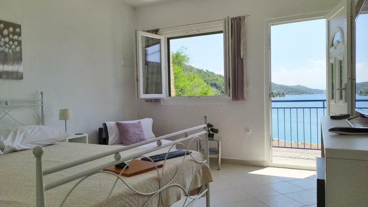 Studio Apartment Luce Marina Bagian luar foto