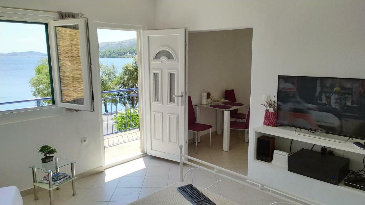 Studio Apartment Luce Marina Bagian luar foto