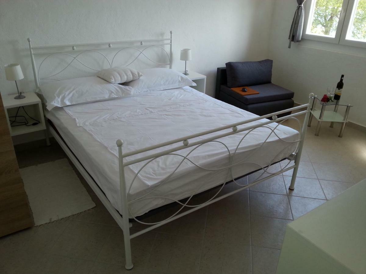 Studio Apartment Luce Marina Bagian luar foto