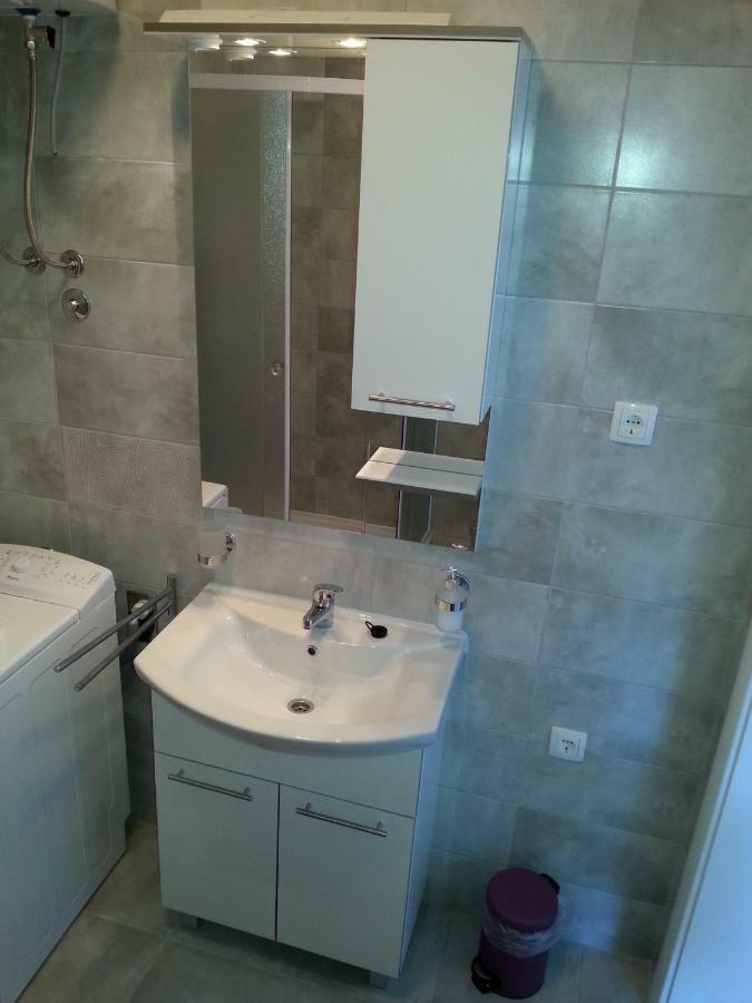 Studio Apartment Luce Marina Bagian luar foto