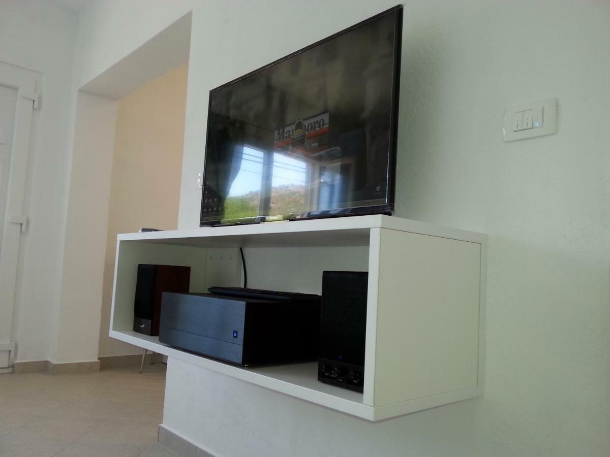 Studio Apartment Luce Marina Bagian luar foto
