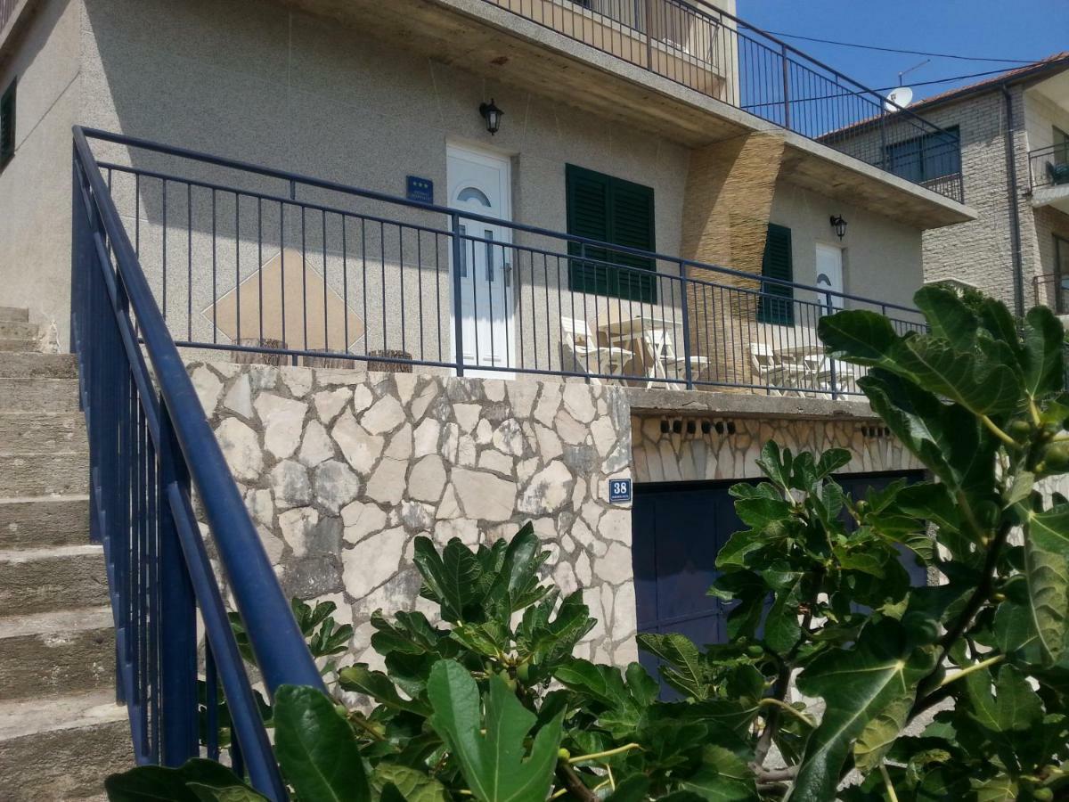 Studio Apartment Luce Marina Bagian luar foto